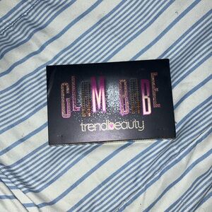 Brand: Trend Beauty, 15 color eyeshadow palette